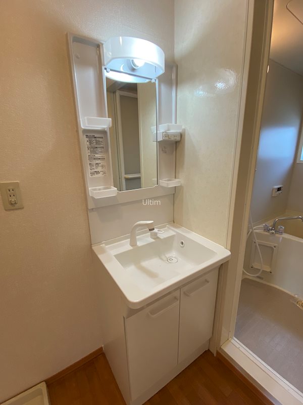 洗面設備　※同タイプの他のお部屋です