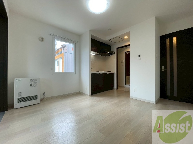 居室・リビング　リビングです。木目のフローリングが落ち着きますね。