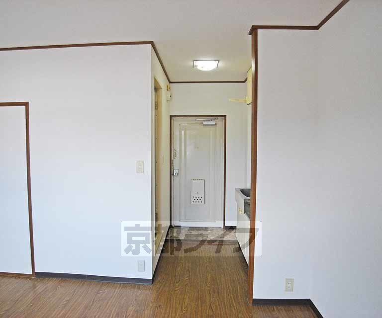 その他部屋・スペース　お部屋から見た廊下です。