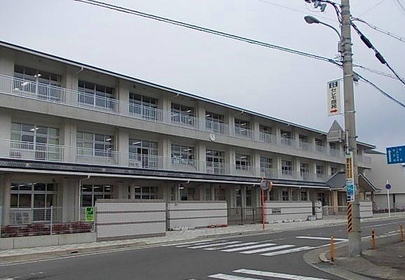 小学校　湯浅小学校様（小学校）まで850m
