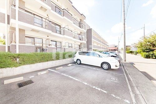 駐車場　駐車場は事前予約制のコインパーキングになっています。