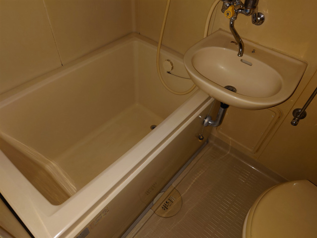 バス・シャワールーム　コンパクトでもしっかり快適♪　清潔感あるユニットバスです。