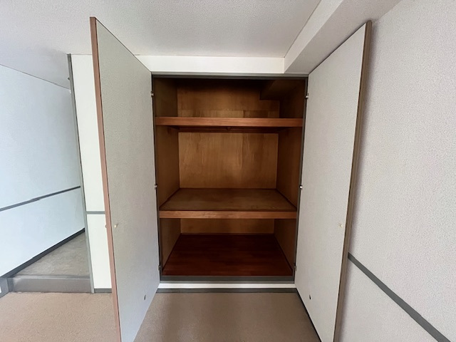 収納　2段式の押入れ