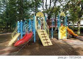 中学校　板橋区立赤塚第三中学校（中学校）まで491m