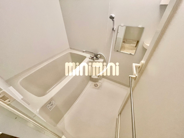 バス・シャワールーム　人気の追い焚き機能付きのお風呂です。