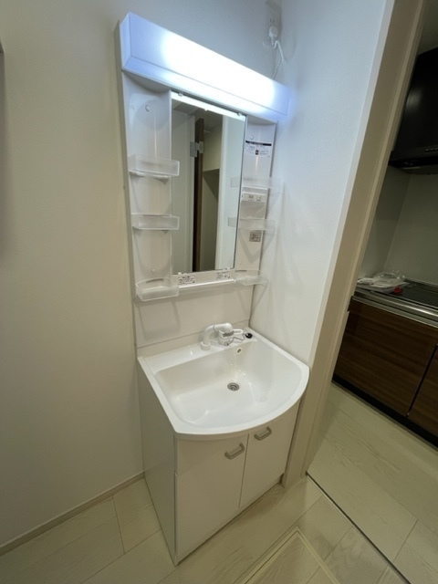 洗面設備　別物件の参考写真です