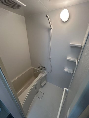 バス・シャワールーム　コンパクトで使いやすいお風呂です