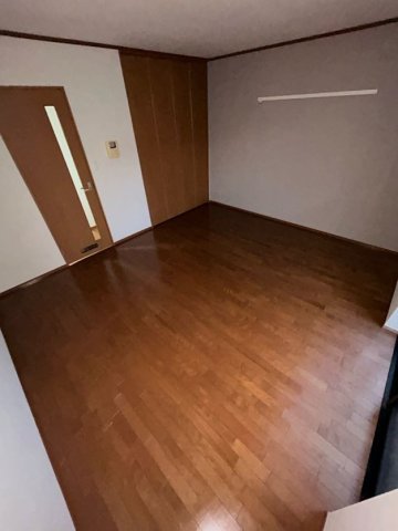 その他部屋・スペース　落ち着いた色調の寝室です