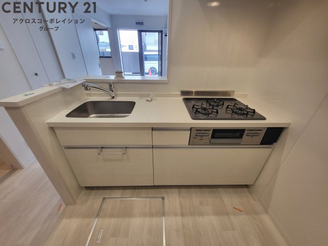 キッチン　3口ガスコンロ付きで機能的なキッチンです！