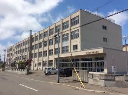 中学校　札幌市立元町中学校（中学校）まで735m