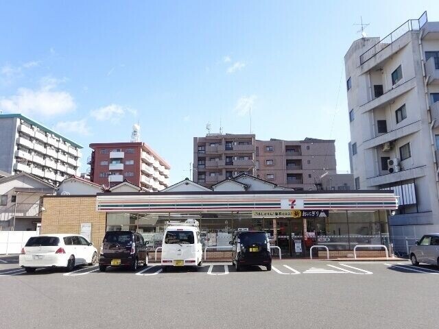 コンビニ　セブンイレブン鹿児島甲突町店（コンビニ）まで286m