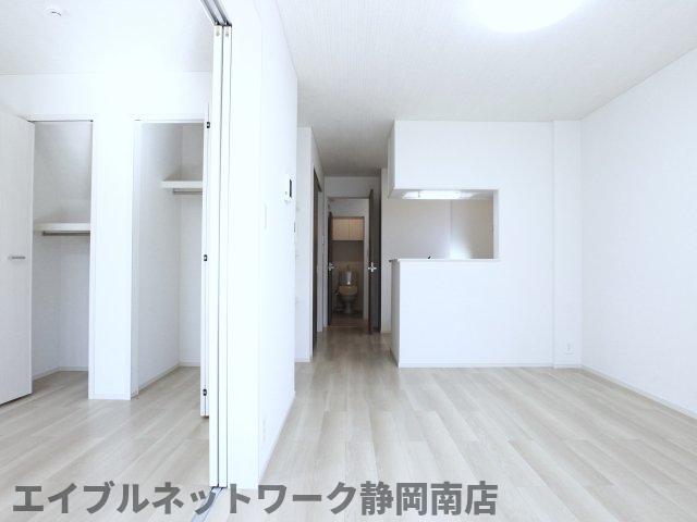 その他設備　こちらの居間で趣味の時間をお楽しみください