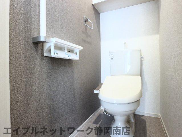 トイレ　清潔感のあるトイレです
