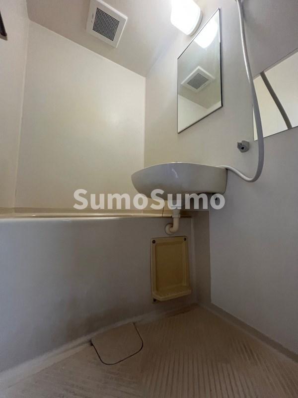 バス・シャワールーム　コンパクトで使いやすいお風呂です