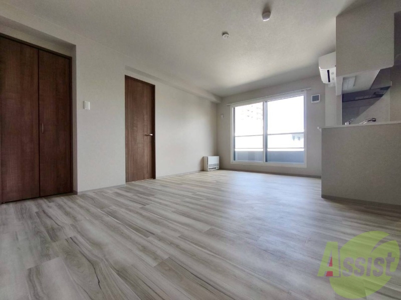 居室・リビング　エアコン付きで快適なリビングになっております！