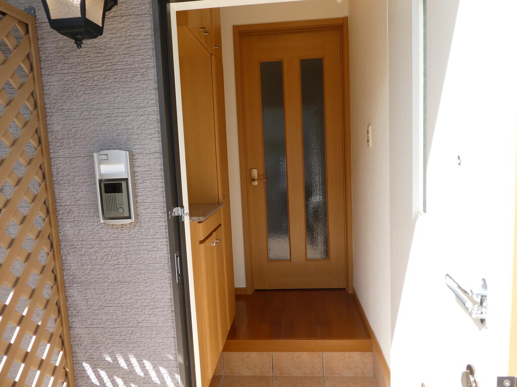 玄関　※同アパートのものを使用しております