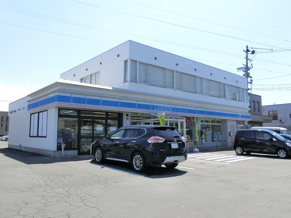 コンビニ　ローソン　青森青葉店（コンビニ）まで787m