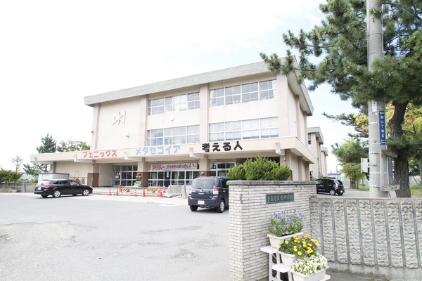 中学校　青森市立南中学校（中学校）まで599m