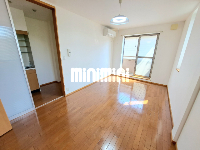 居室・リビング　南向きのお部屋です☆