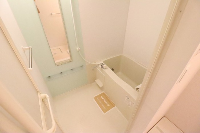 バス・シャワールーム　追い焚き給湯式浴室