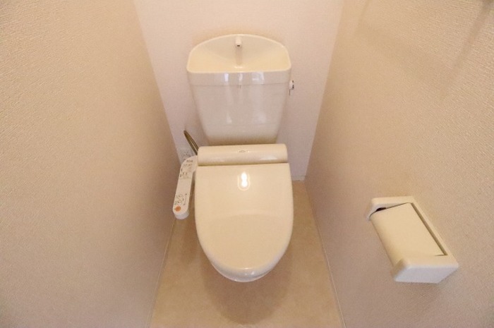 トイレ　温水洗浄暖房便座
