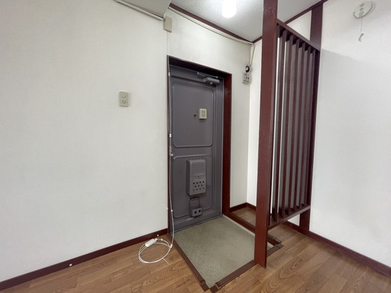 玄関　※別号室の写真です