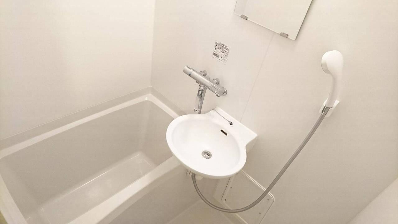 バス・シャワールーム　お風呂：浴室内に混合水洗あり