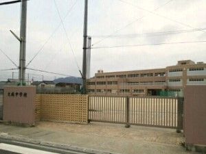 中学校　市立文成中学校様（中学校）まで1600m