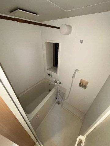 バス・シャワールーム　落ち着いた空間のお風呂です