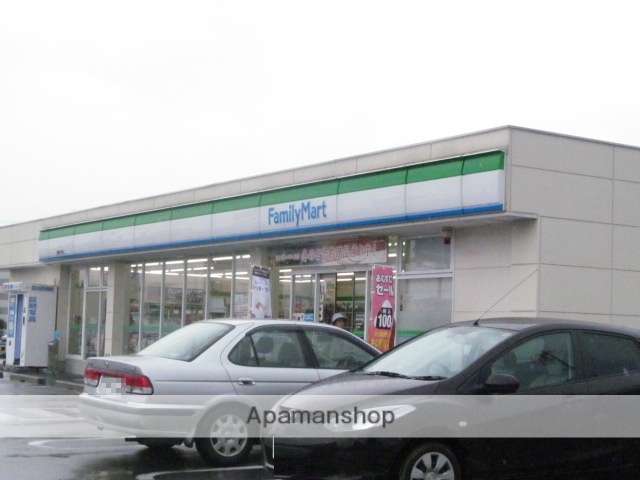 コンビニ　ファミリーマート（コンビニ）まで2470m