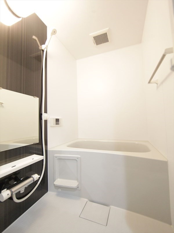 バス・シャワールーム　追い焚き・オートバス機能付お風呂