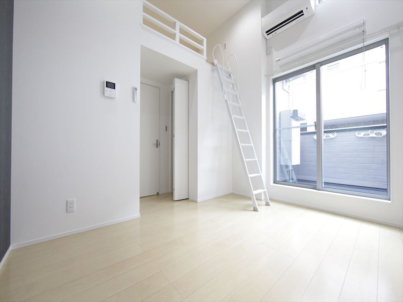 居室・リビング　洋室6.4帖　ロフト5.9帖（収納にも寝室にも使えます）