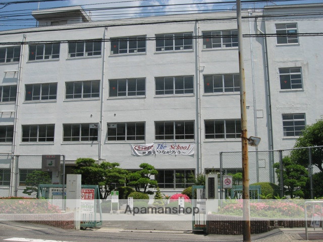 中学校　高槻市立第四中学校（中学校）まで574m