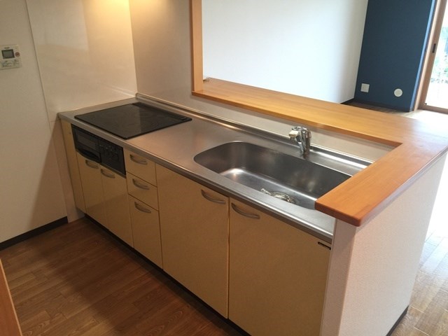 キッチン　コンパクトなキッチンで掃除もラクラク