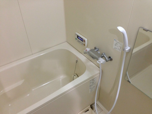 バス・シャワールーム　コンパクトで使いやすいお風呂です