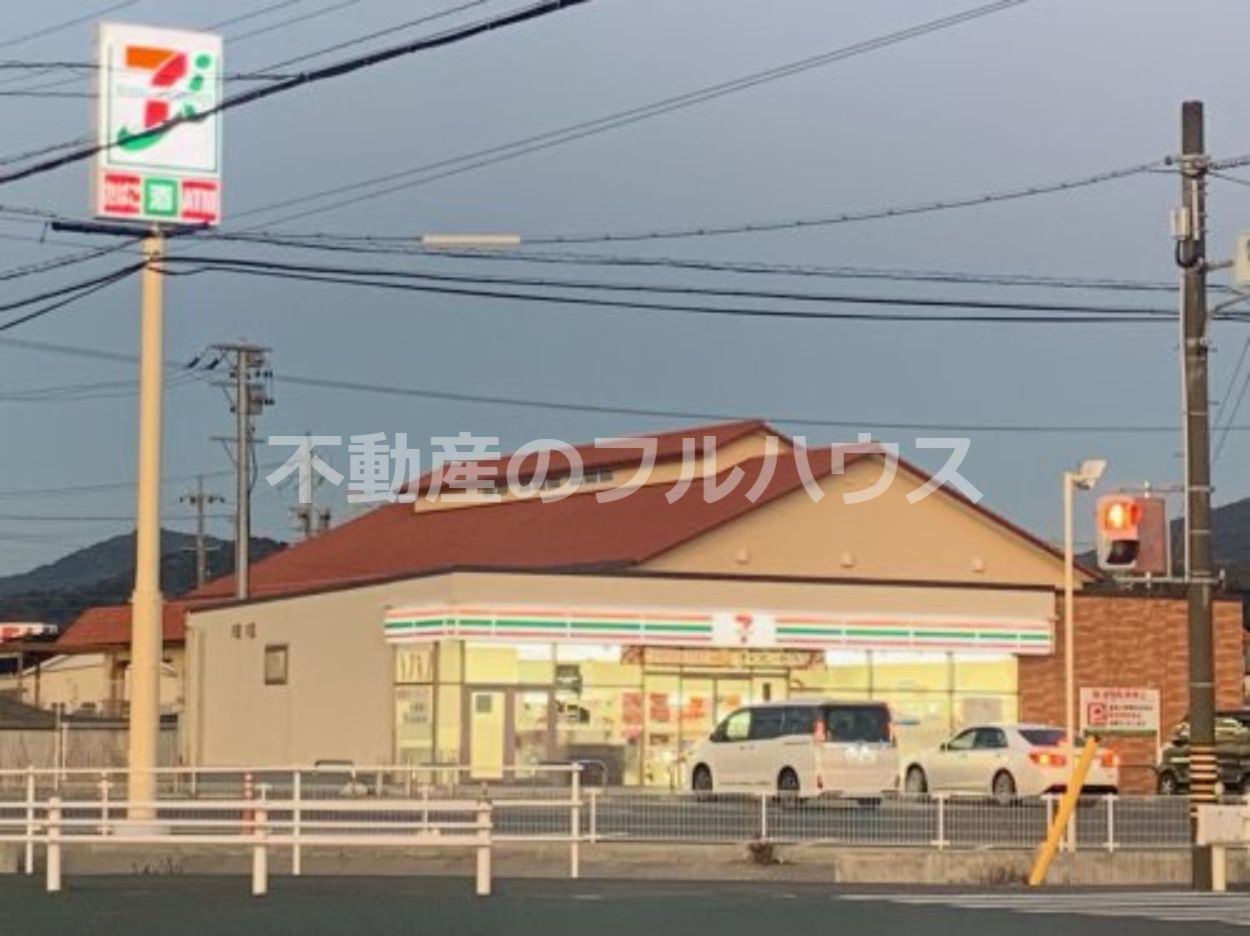 コンビニ　セブンイレブン竹下店（コンビニ）まで831m