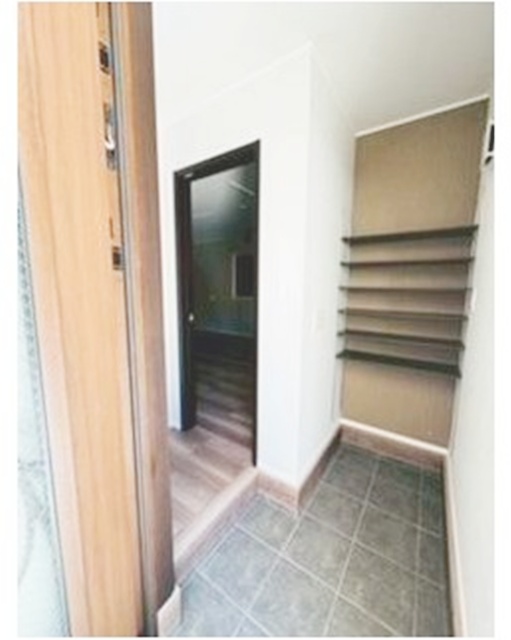 玄関　ゆったりとした玄関スペースです♪