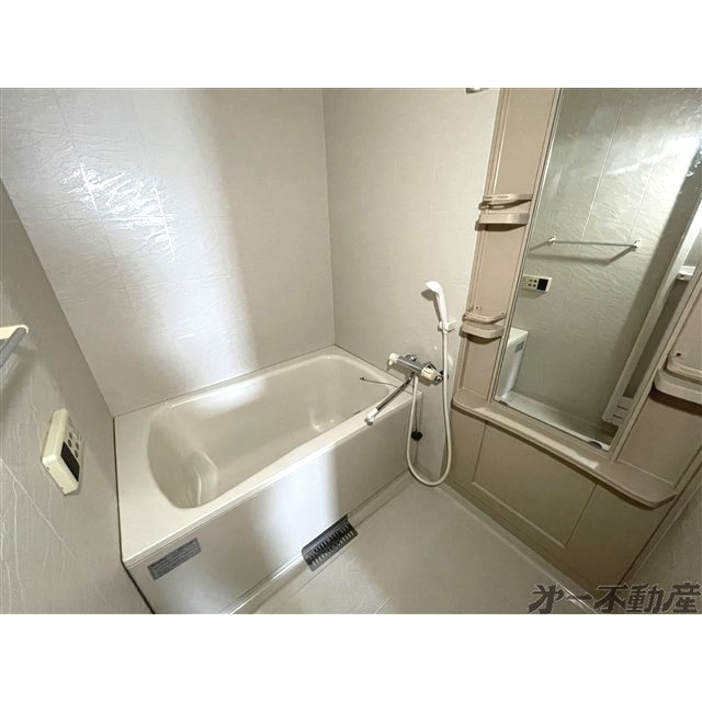 バス・シャワールーム　バスルーム