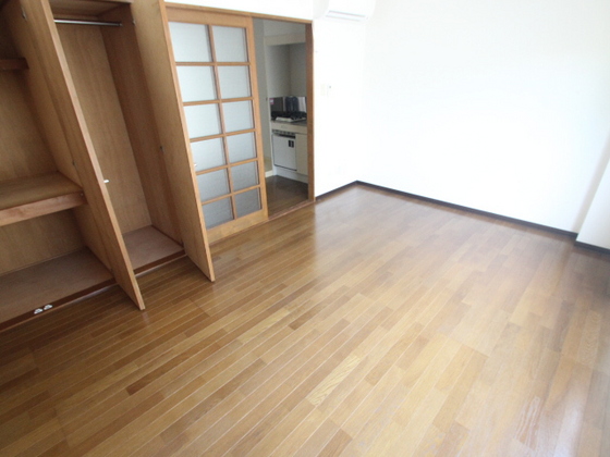 居室・リビング　※別号室の写真です