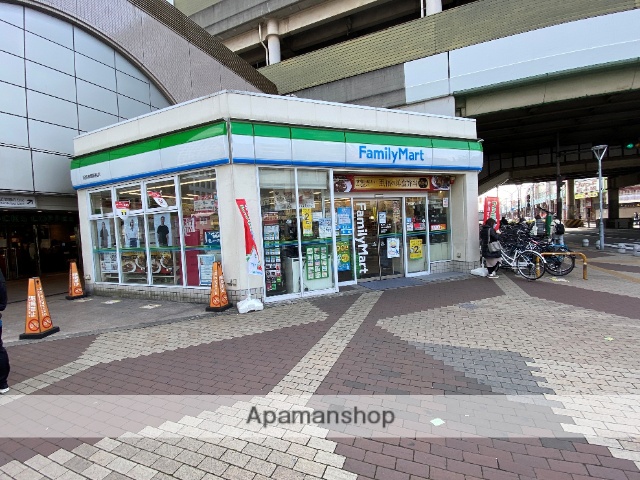 コンビニ　ファミリーマート（コンビニ）まで569m