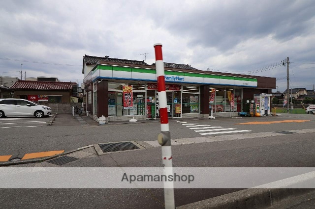 コンビニ　ファミリーマート（コンビニ）まで153m