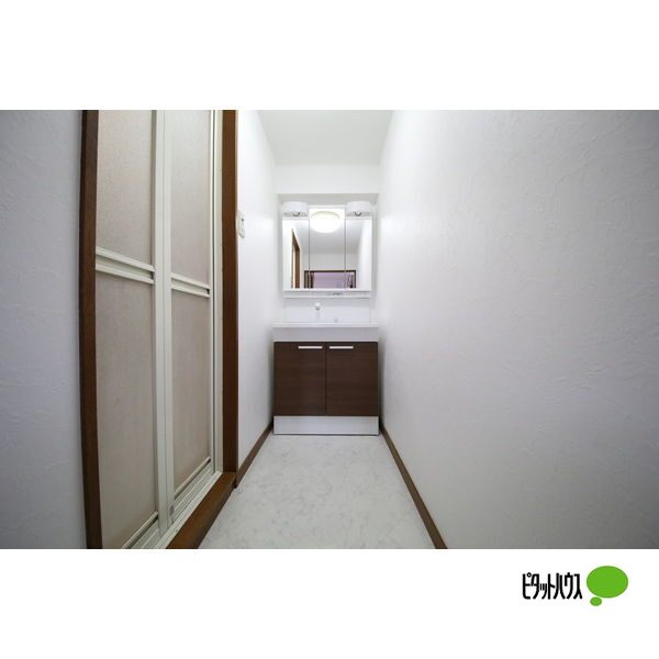 洗面設備　他号室の写真です。