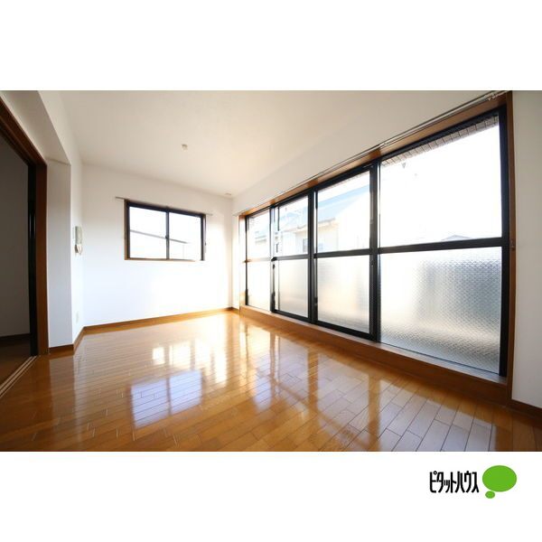 居室・リビング　他号室の写真です。