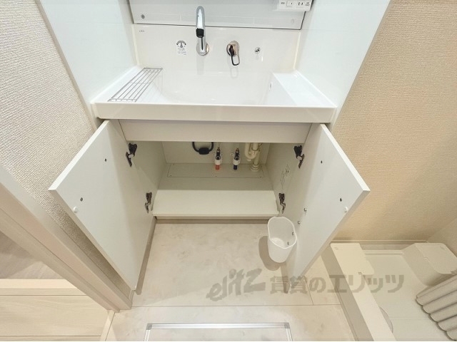 収納　洗面台下部