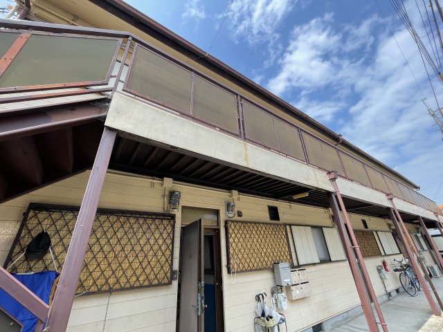 建物外観　居住者専用のごみ置き場があります。