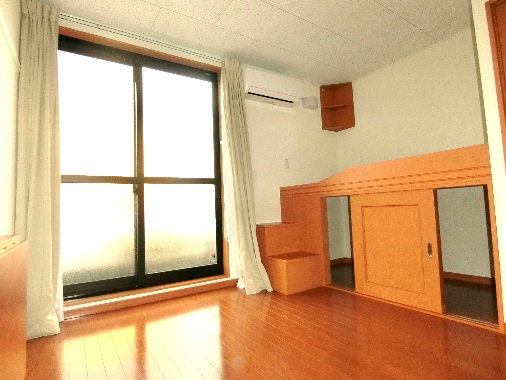 その他　ベッドスペース・エアコン・カーテン・照明を完備です☆