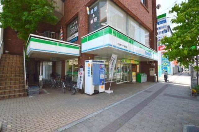 コンビニ　ファミリーマート（コンビニ）まで303m
