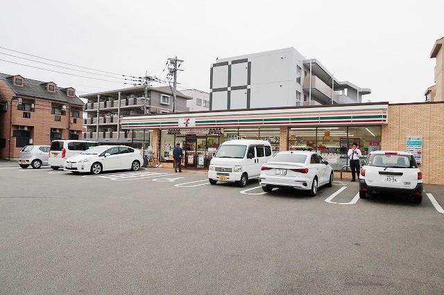 コンビニ　セブンイレブン 福岡清水3丁目店（コンビニ）まで542m