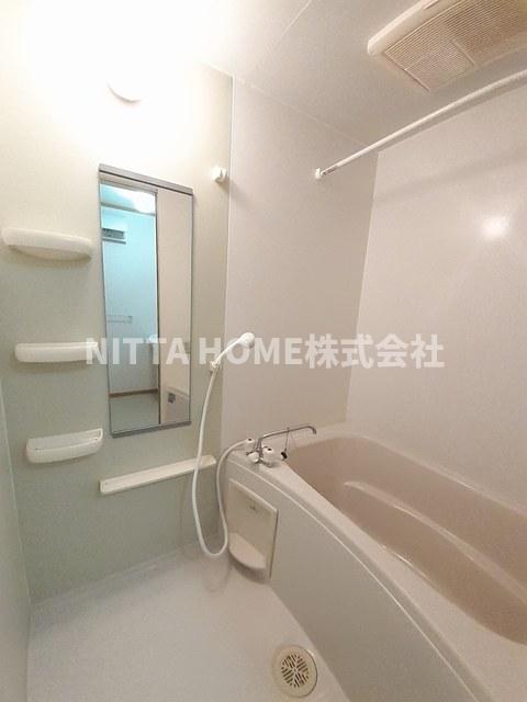 バス・シャワールーム　お風呂には追い焚き＆浴室乾燥が付いています！