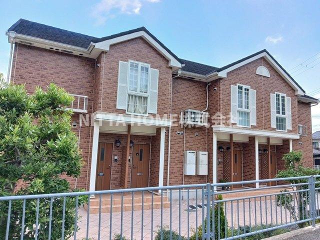 建物外観　不在時でも荷物が受取れる宅配ＢＯＸを設置◎スーパーなどが徒歩